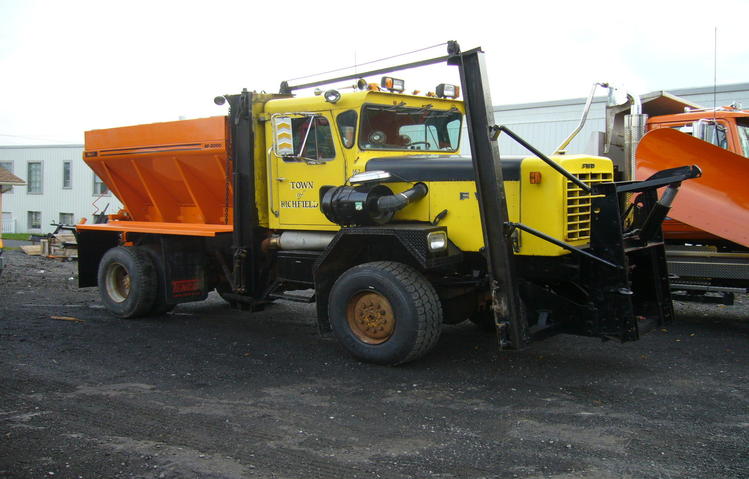 http://www.badgoat.net/Old Snow Plow Equipment/Trucks/FWD Trucks/FWD's of Upstate New York/GW749H479-10.jpg